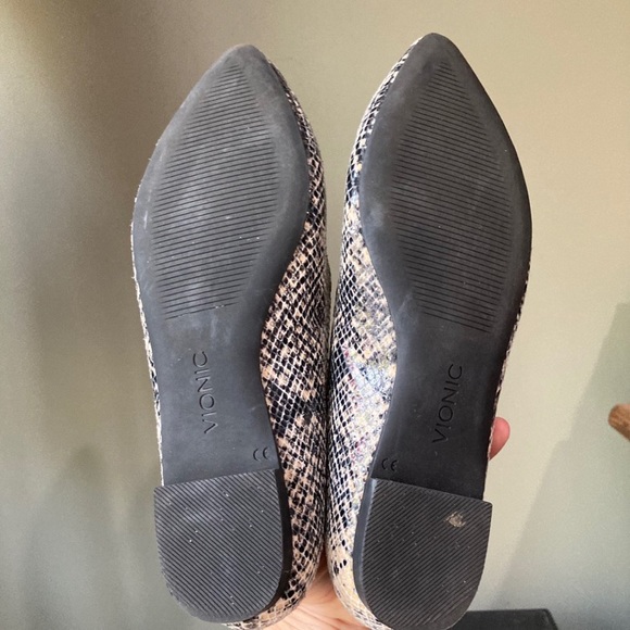 Vionic | Caballo Snake Print Pointed Toe Orthotic Ballet Flat - Picture 7 of 9